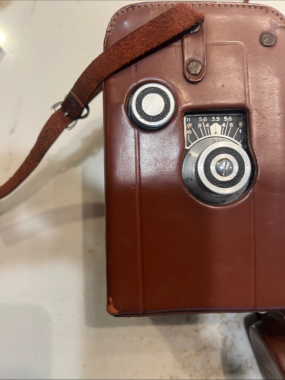 Twin-Lens Vintage Ciro- flex Film Camera in Black with Brown Case - Picture 4 of 7